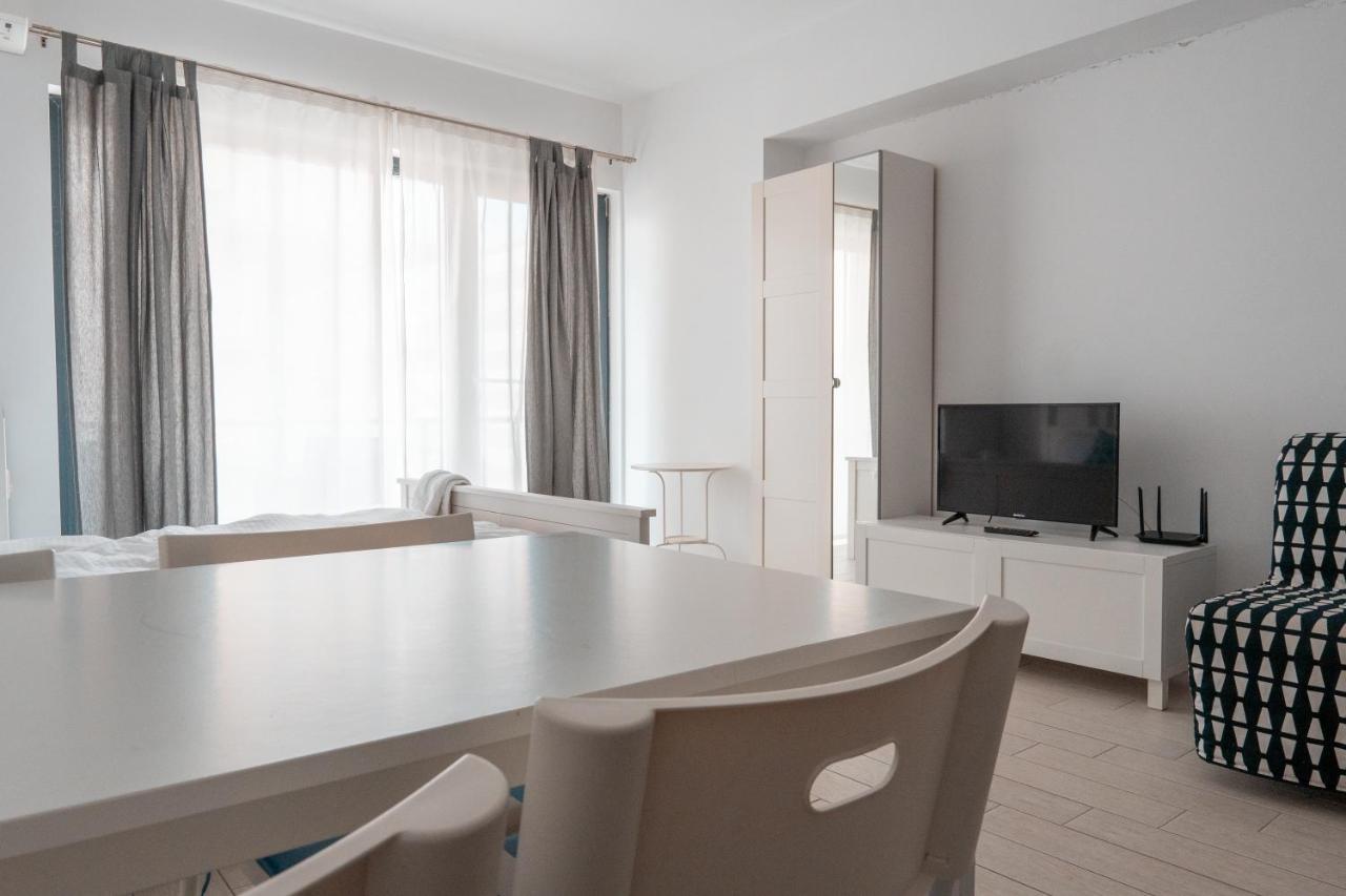 Bright Apartments Mamaia Nord Екстериор снимка